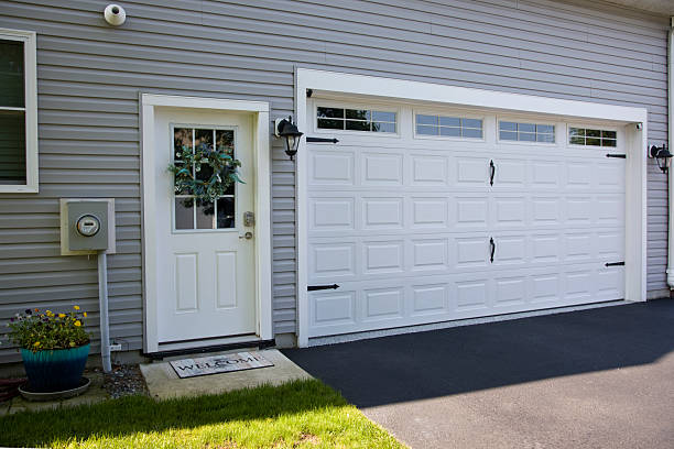24/7 Emergency Garage Door Panel Replacement experts in Roseland, OH